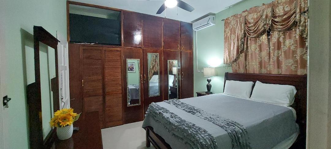 Dela De-Rose Guest House Negril Jamaica Exterior photo