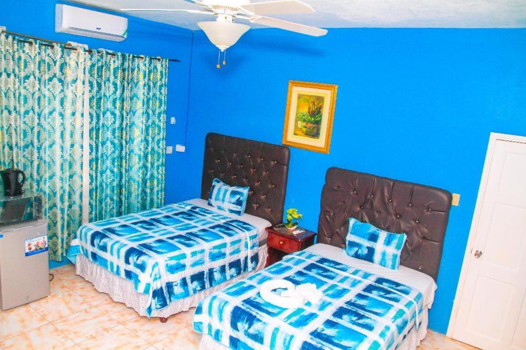 Dela De-Rose Guest House Negril Jamaica Exterior photo