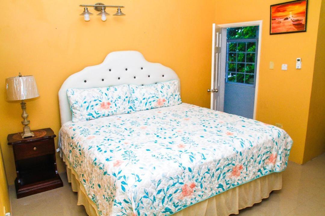 Dela De-Rose Guest House Negril Jamaica Exterior photo