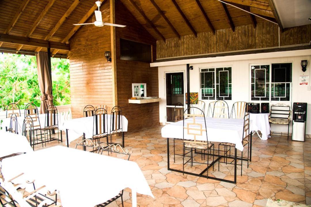 Dela De-Rose Guest House Negril Jamaica Exterior photo
