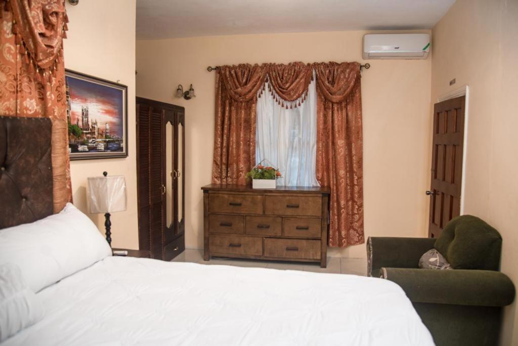 Dela De-Rose Guest House Negril Jamaica Exterior photo