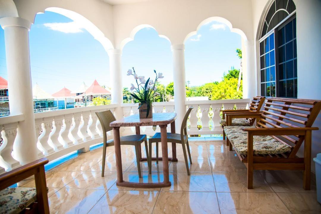 Dela De-Rose Guest House Negril Jamaica Exterior photo
