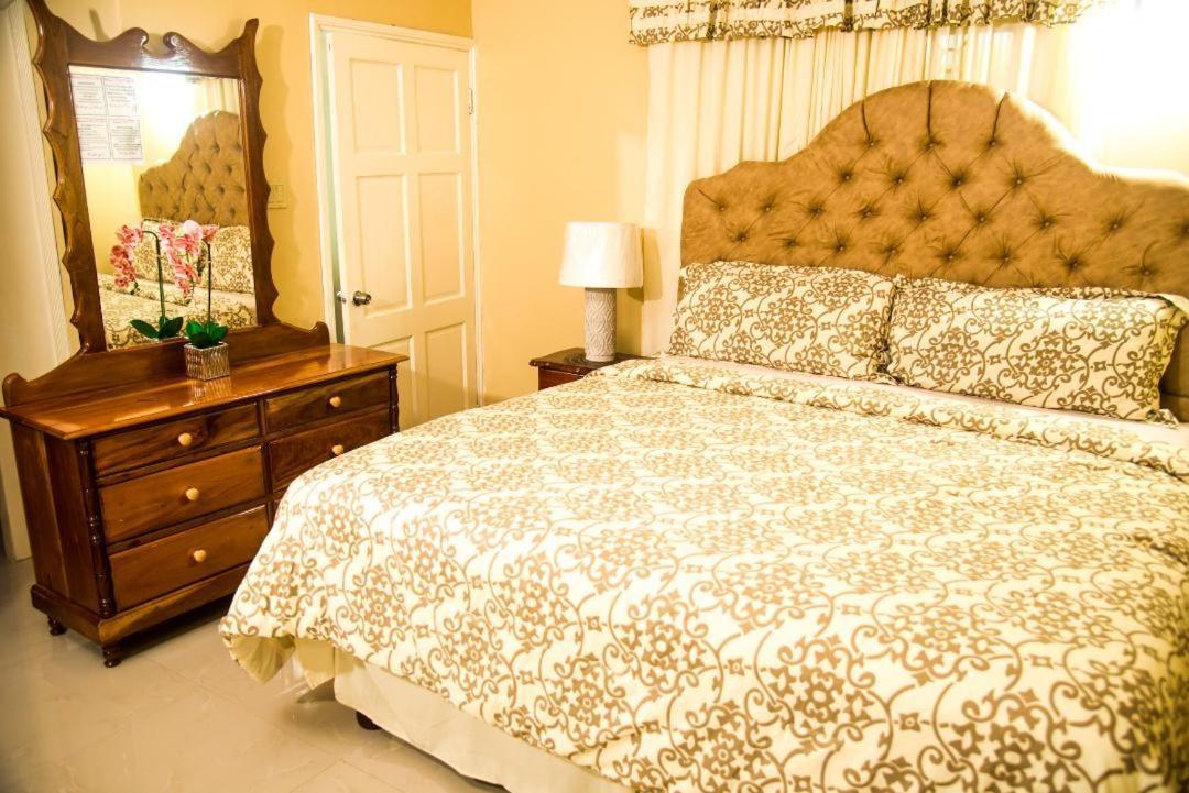 Dela De-Rose Guest House Negril Jamaica Exterior photo