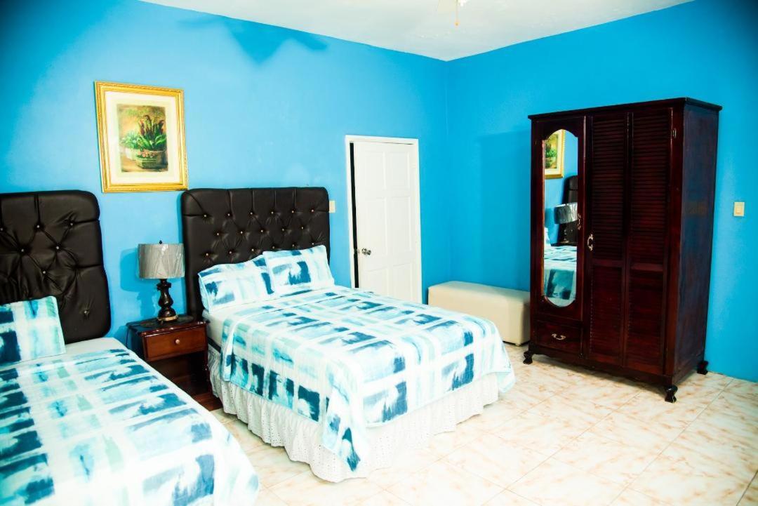 Dela De-Rose Guest House Negril Jamaica Exterior photo